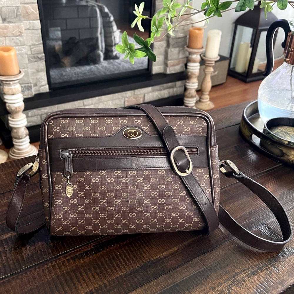 Rare! Vintage Gucci 80’s Crossbody Bag. Super cute! Mini GG brown canvas/leather